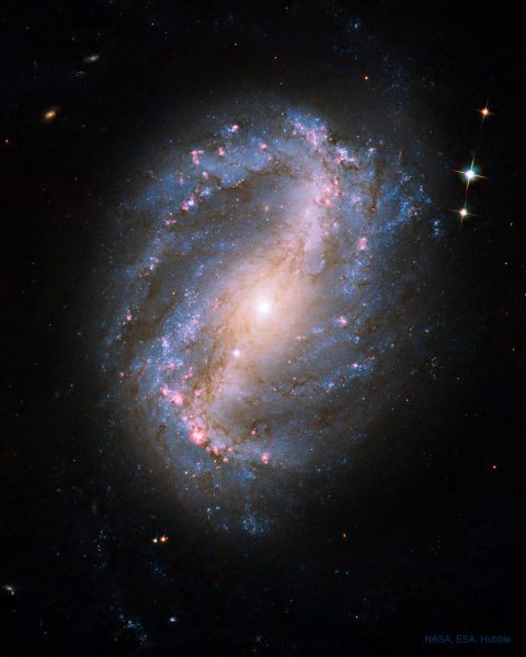 کهکشان مارپیچی میله‌دار NGC 6217