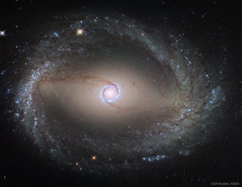 کهکشان مارپیچی NGC 1512: حلقه‌های درونی