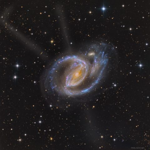 در آغوش بازوهای NGC 1097
