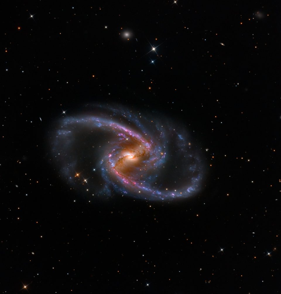 NGC 1365: جهان جزیره‌ای باشکوه