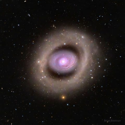 M94: یک کهکشان دو حلقه ای