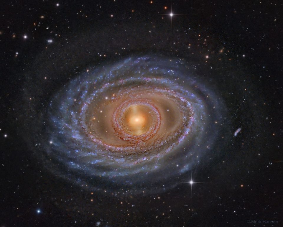 حلقه ها و میله های کهکشان مارپیچی NGC 1398