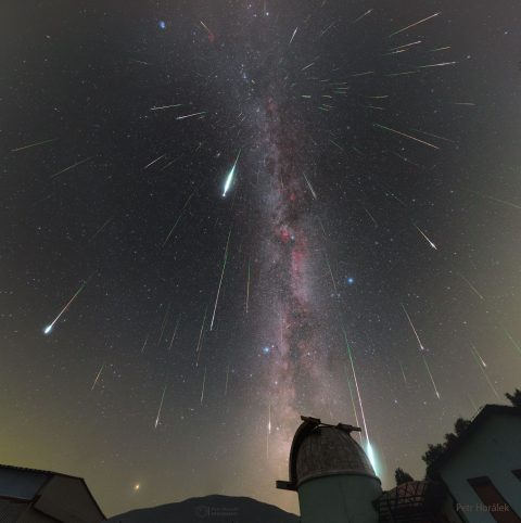 بارش شهابی: Perseids از Perseus