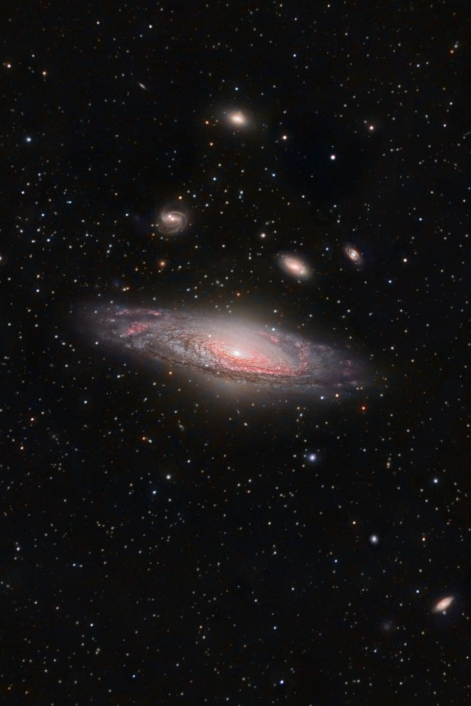 NGC 7331 و فراتر از آن