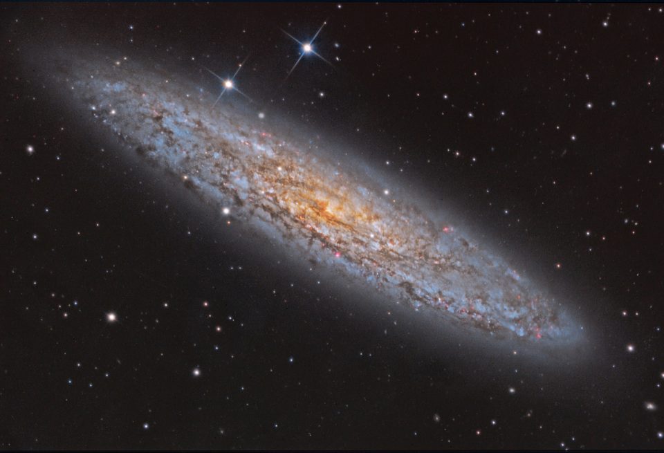 ء NGC 253: جهان جزیره گرد و غباری
