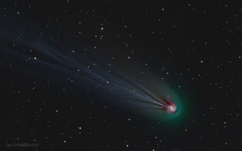 کمای چرخشی دنباله دار پونز بروکس