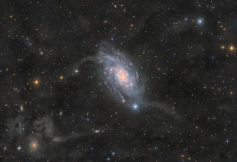 کهکشان NGC 2403 در صورت فلکی زرافه