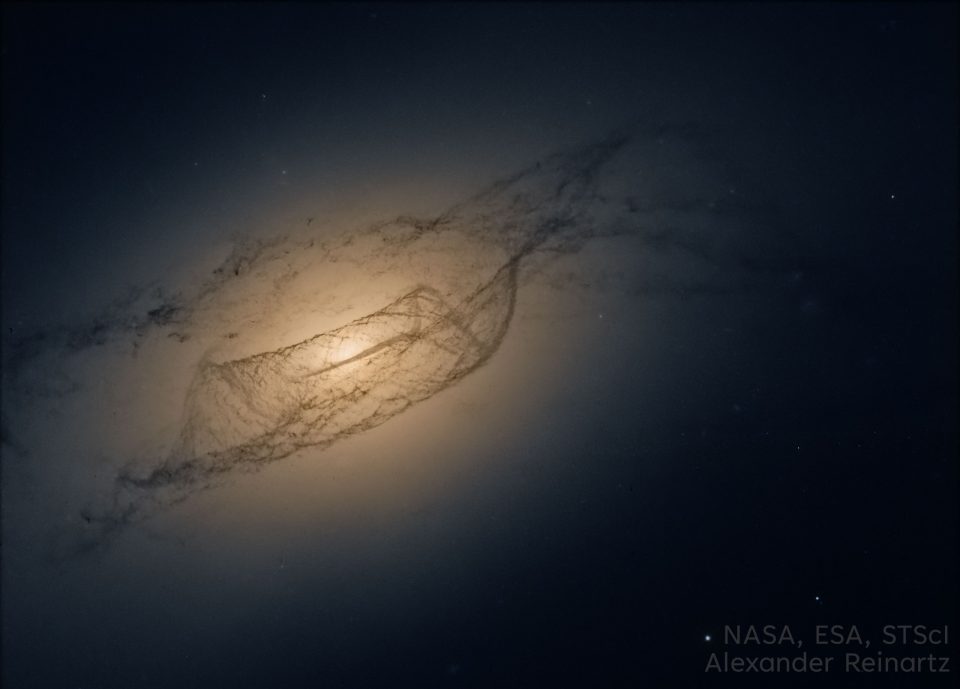 دیسک پیچیده NGC 4753
