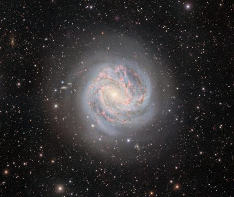 کهکشان مارپیچی جنوبی M83