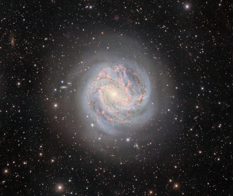 کهکشان مارپیچی جنوبی M83