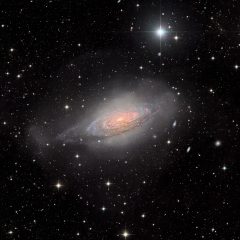 کهکشان NGC 3521: کهکشانی درون حباب