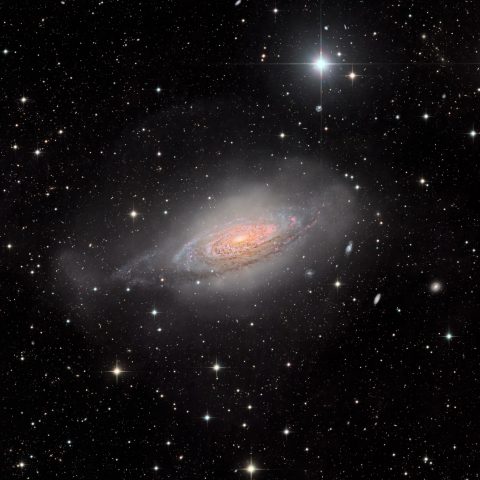 کهکشان NGC 3521: کهکشانی درون حباب