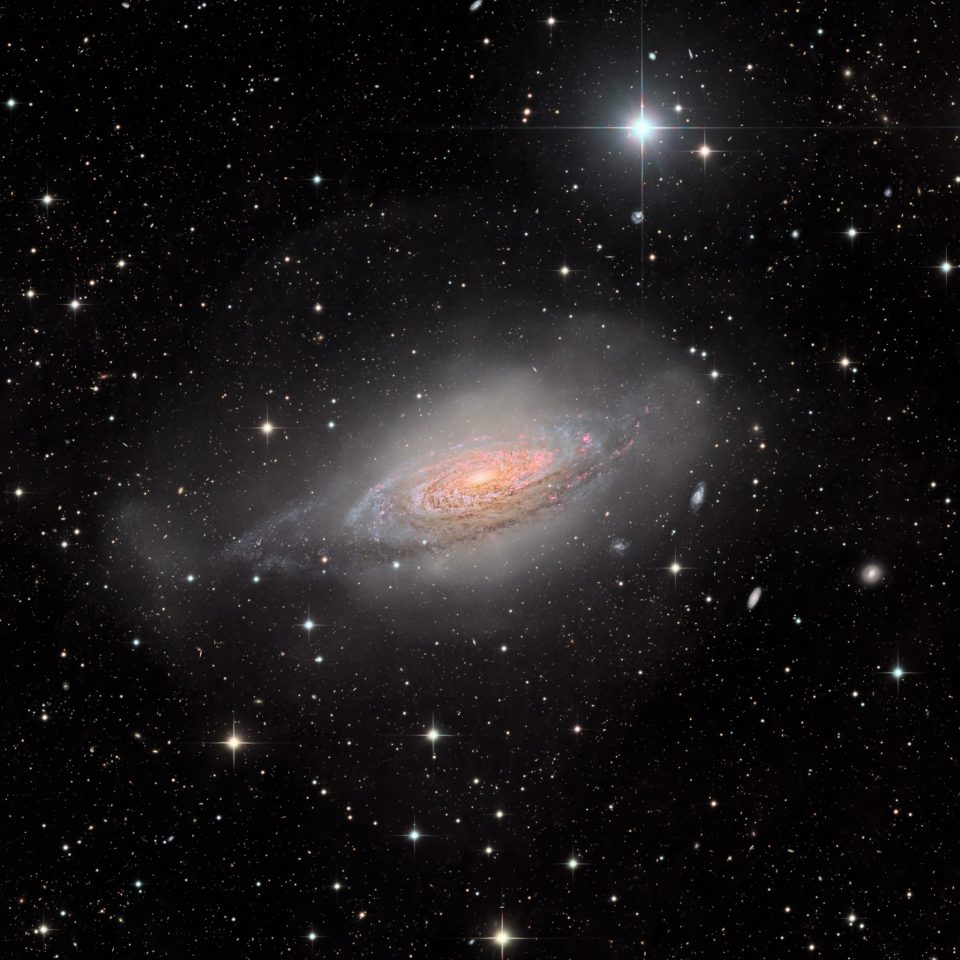 کهکشان NGC 3521: کهکشانی درون حباب