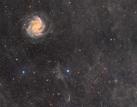NGC 6946 و NGC 6939: آتش‌بازی در کنار یک خوشه