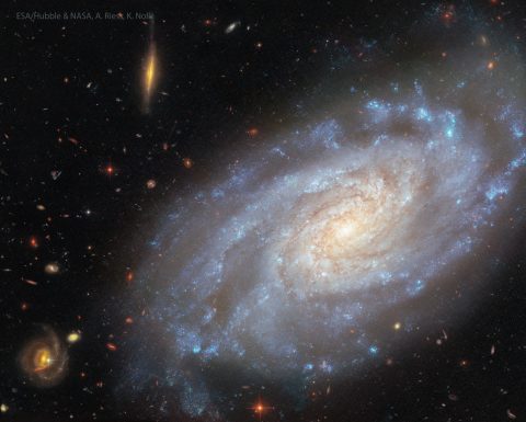 کهکشان مارپیچی NGC 3370 از نگاه هابل