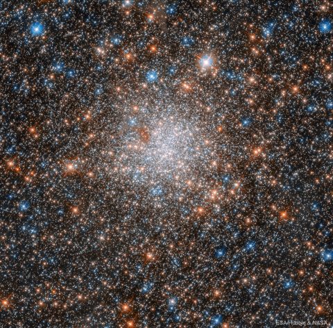 ء NGC 1898: خوشه کروی در ابر ماژلانی بزرگ