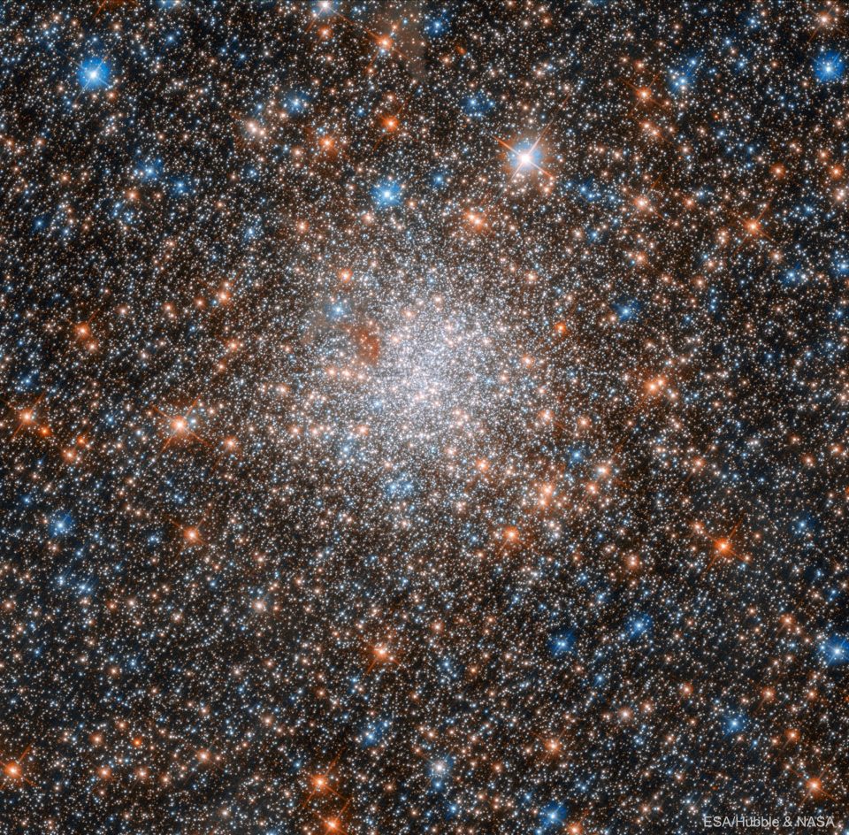 ء NGC 1898: خوشه کروی در ابر ماژلانی بزرگ