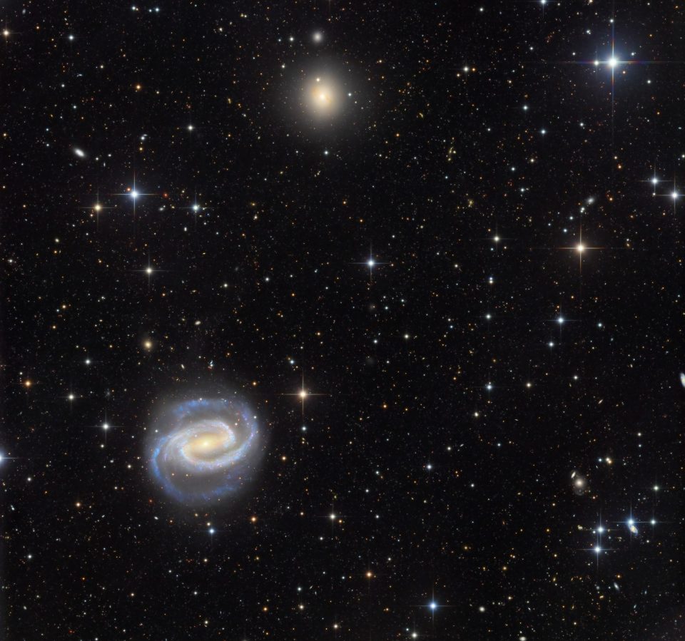 کهکشان‌هایی کنار رودخانه: NGC 1300 و NGC 1297