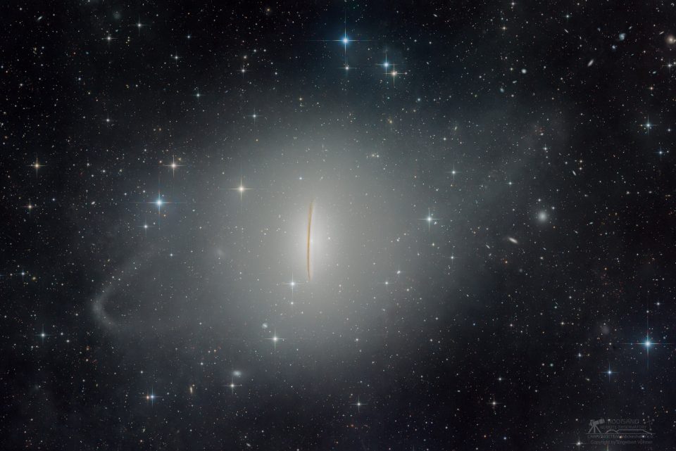 M104: جریان‌های کشندی کهکشان سامبررو (Sombrero Galaxy)